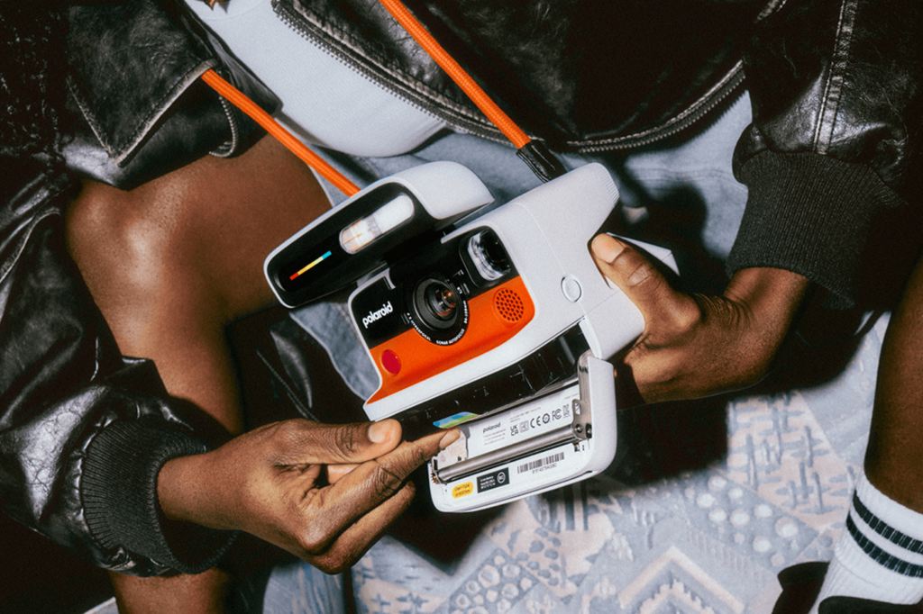 Polaroid lança a câmera instantânea retrô Polaroid Flip