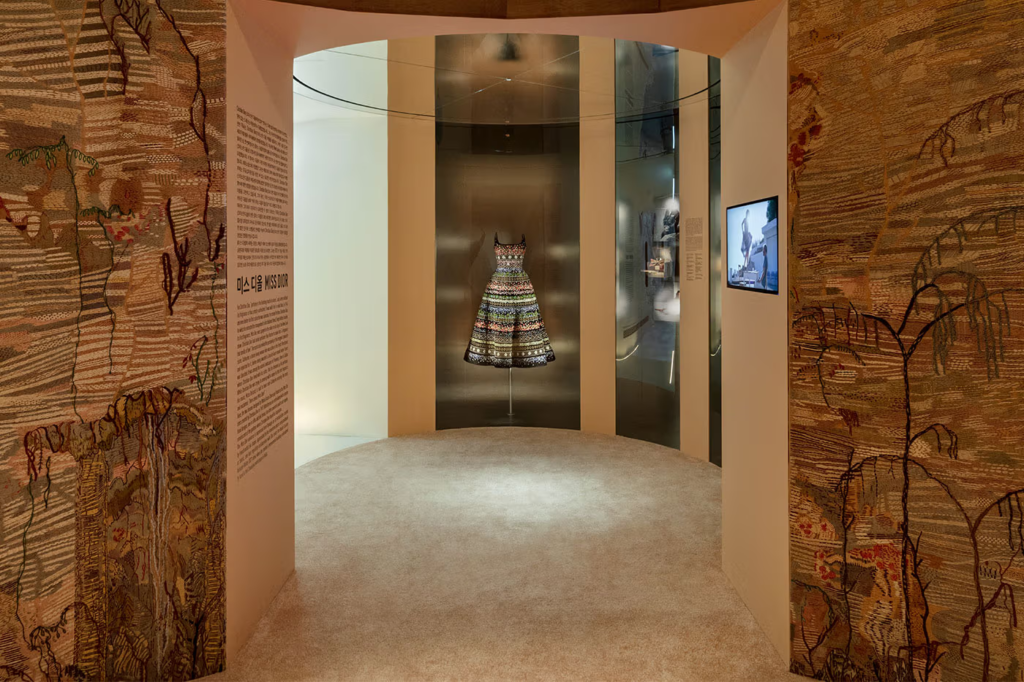 Exposição imersiva 'Christian Dior: Designer of Dreams’ desembarca em Seul