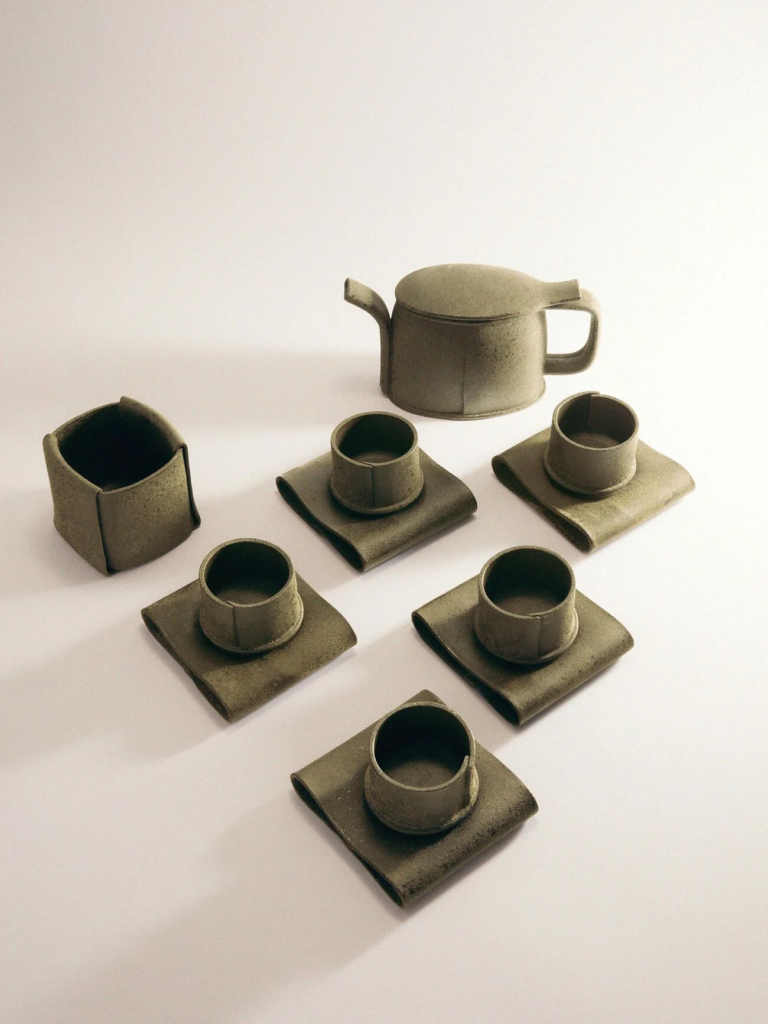 LOEWE apresenta exposição 'LOEWE TEAPOTS' no Salone del Mobile 2025
