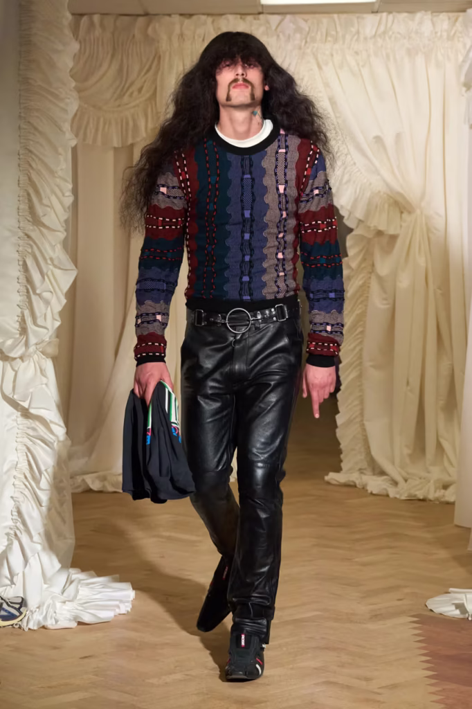 Martine Rose SS26 Transforma o Banal em Estilo