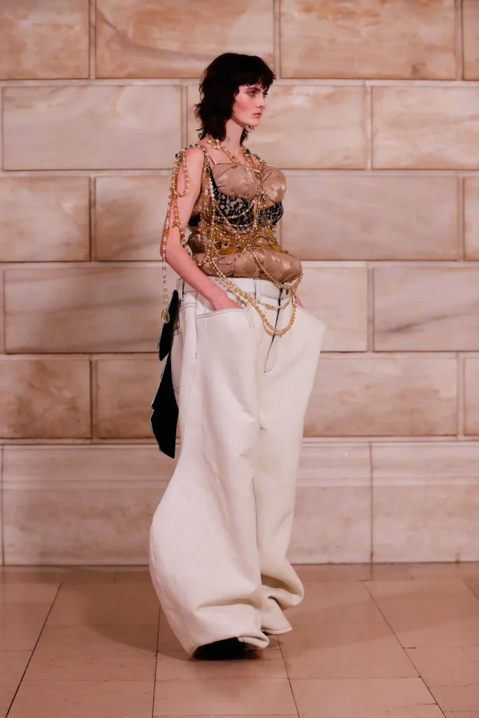 Marc Jacobs desafia o tradicional em coleção Fall 2025 Ready-To-Wear