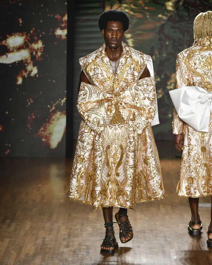 Vitrines SPFW30ANOS+Ritz celebra a história da moda brasileira com acervo vivo e afetivo