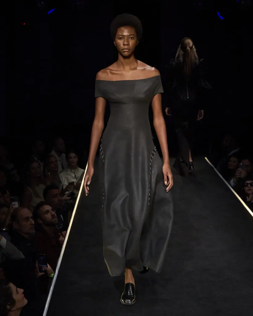 Vitrines SPFW30ANOS+Ritz celebra a história da moda brasileira com acervo vivo e afetivo