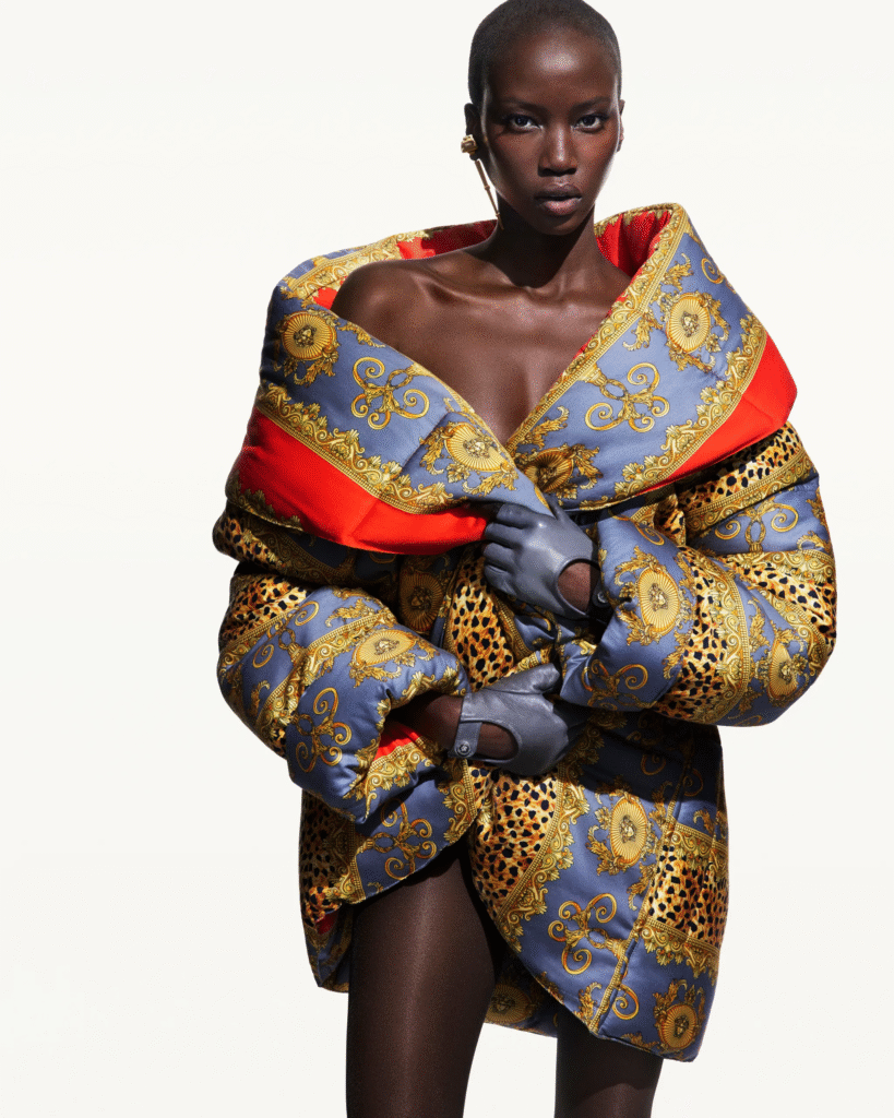 Donatella Versace reúne musas icônicas em sua campanha final como diretora criativa da marca