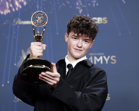 owen cooper vence o emmys 2025