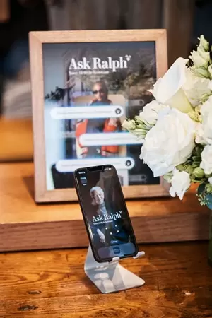 Ralph Lauren lança o bot de IA Ask Ralph para redefinir a experiência de estilo