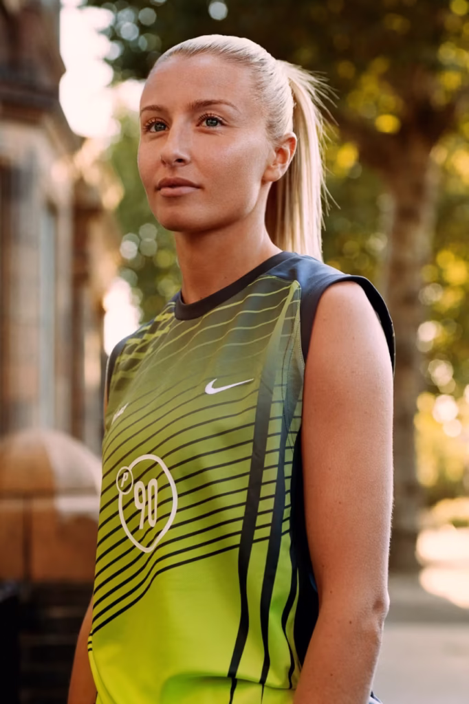 Palace e Nike resgata o Total 90 em primeira colaboração oficial