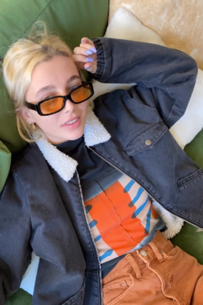 Guarda-roupa de Emma Chamberlain disponível no eBay