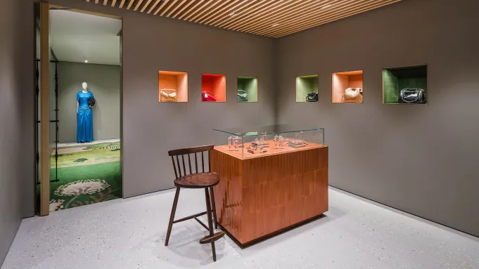 Loewe inaugura nova Casa Loewe na Avenue Montaigne e reforça presença de luxo em Paris
