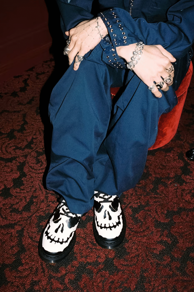 Supreme x Dr. Martens: colaboração traz nova versão do 1461 em 2025