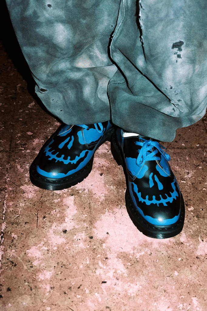 Supreme x Dr. Martens: colaboração traz nova versão do 1461 em 2025