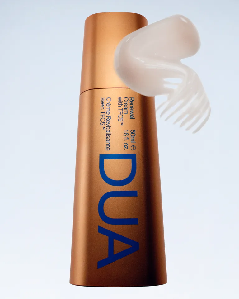 Dua Lipa lança linha de skincare com Augustinus Bader