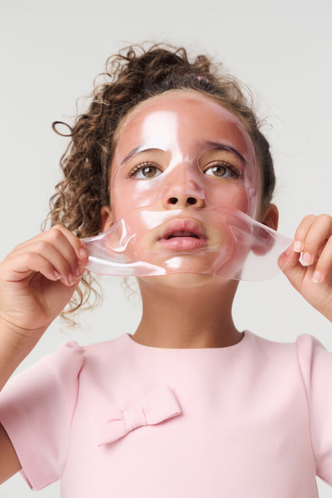 Shay Mitchell lança Rini, marca de skincare infantil inspirada em momentos mães e filhos