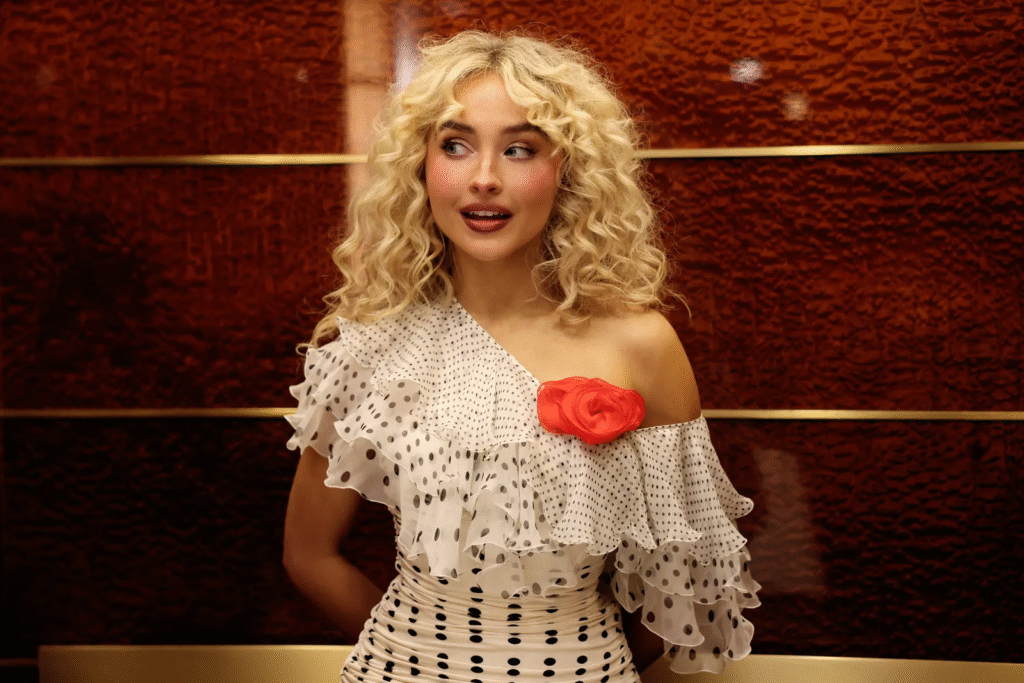 Sabrina Carpenter protagonizará musical inspirado em Alice no País das Maravilhas da Universal Pictures