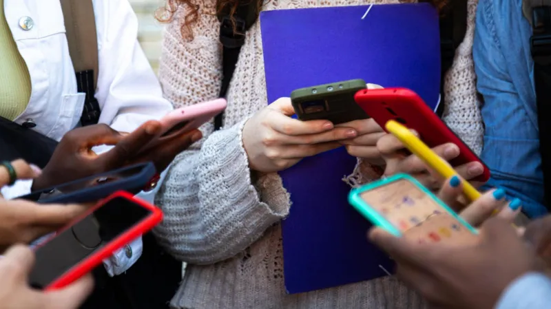 Austrália proíbe redes sociais para menores de 16 anos