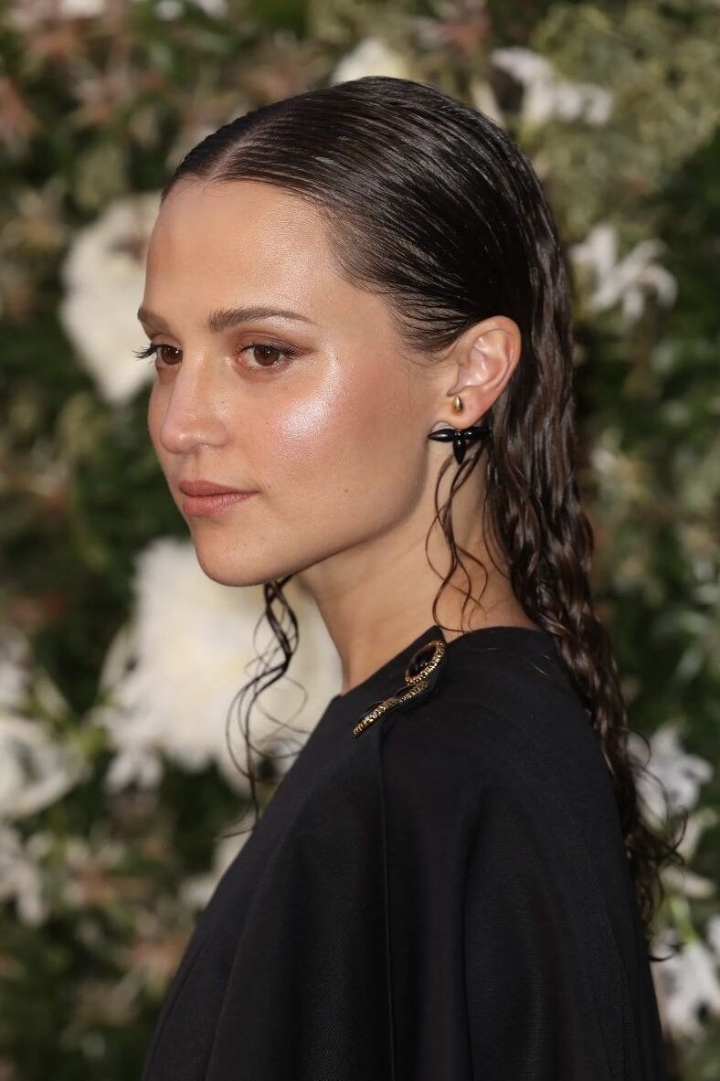 Como fazer o efeito Wet Hair: guia completo para aderir a tendência