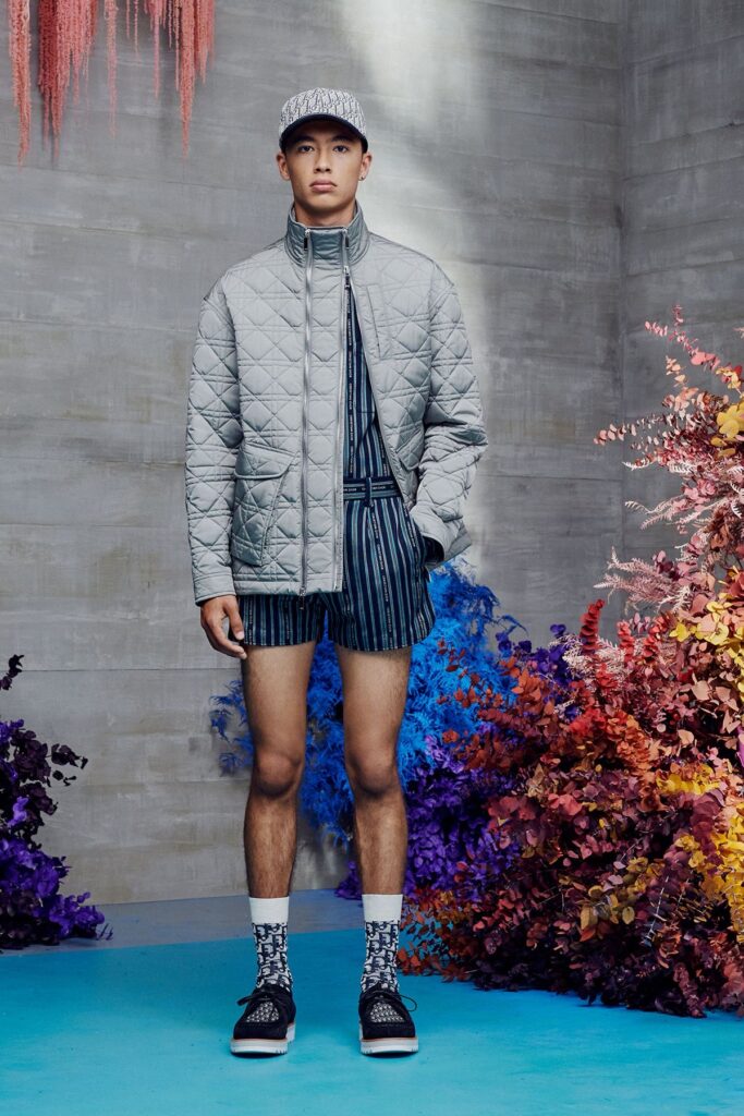 Com comprimento acima do joelho, o shorts masculino curto ganha força como peça-chave da temporada, unindo frescor, atitude e um novo olhar sobre o styling contemporâneo.