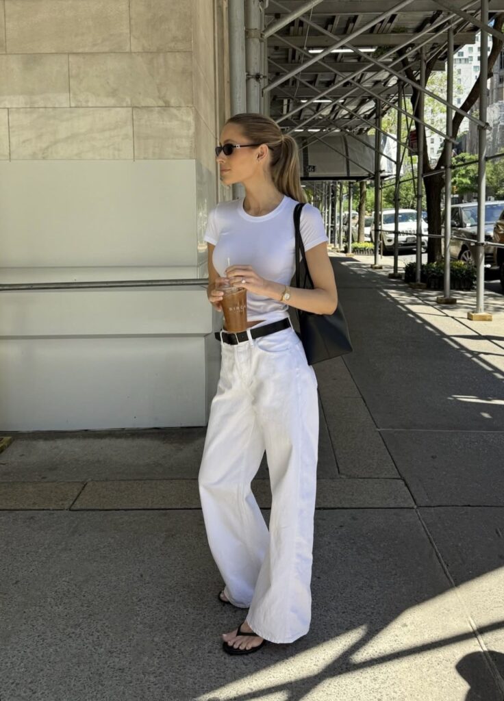 Jeans branco é o fresh hype que domina a moda atual