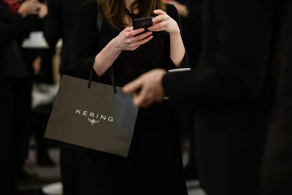 Falência da Saks Global expõe dívidas milionárias com gigantes do luxo