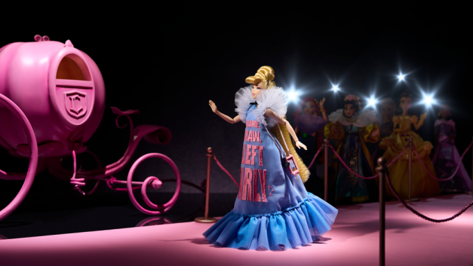 Viktor & Rolf lança boneca de alta-costura da Cinderela em Musée des Arts Décoratifs