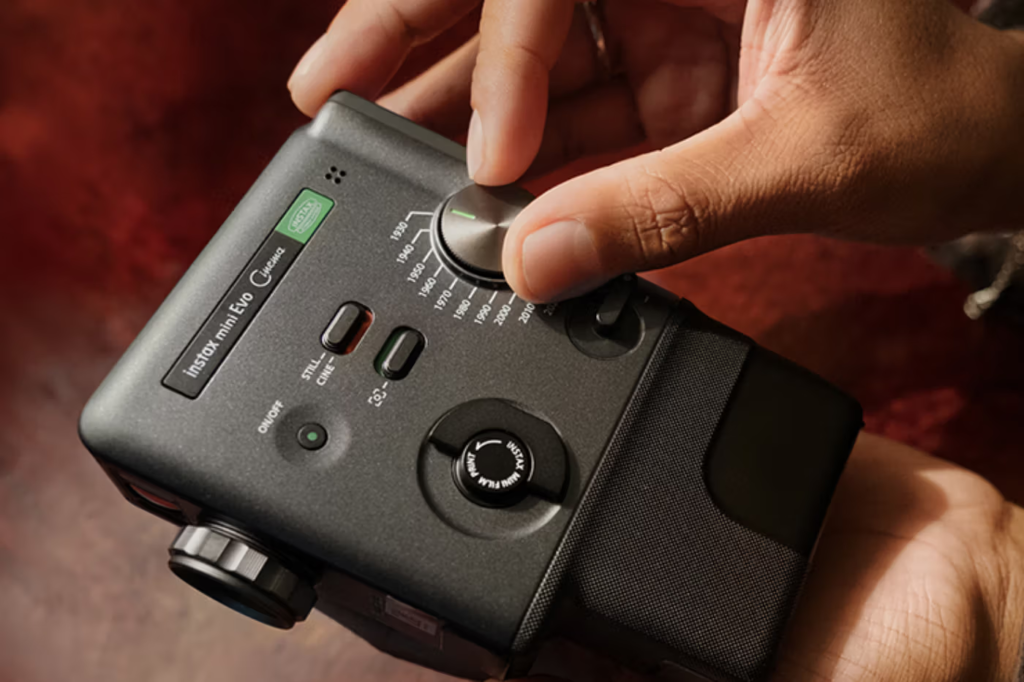 Instax mini Evo Cinema: a nova câmera híbrida da Fujifilm