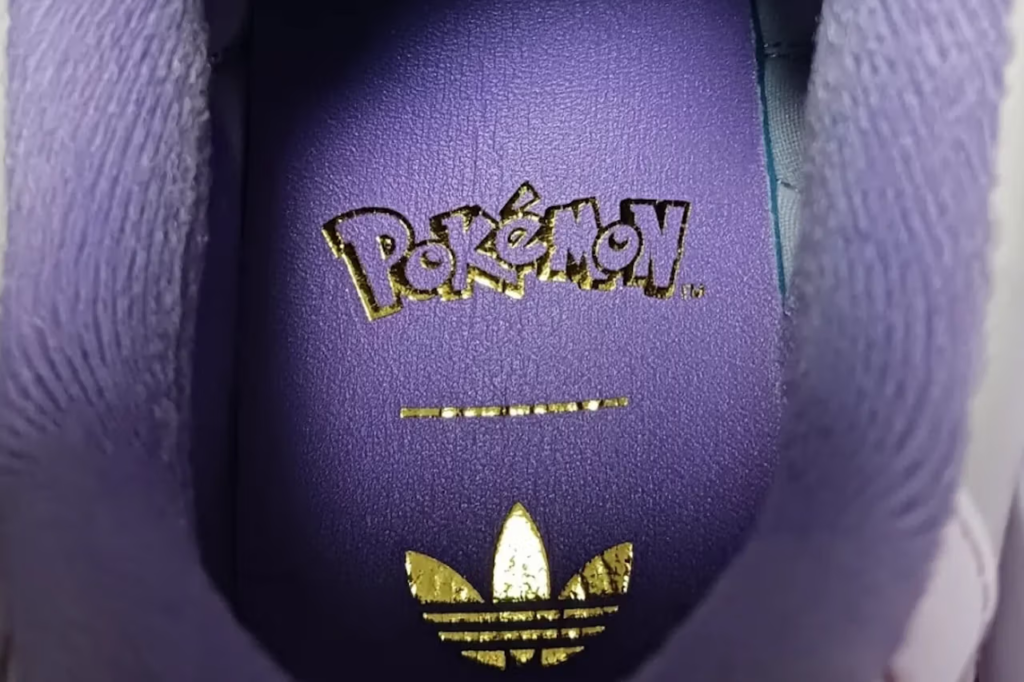Pokémon x adidas ZX 8000 “Mewtwo” surge como homenagem aos 30 anos da franquia, unindo design, nostalgia e cultura sneaker.
