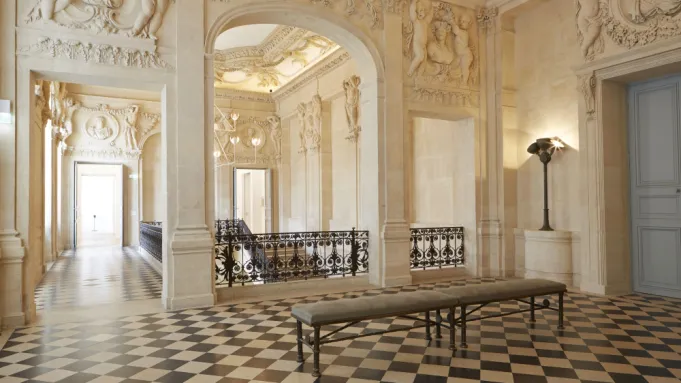 Jacquemus retorna ao Museu Picasso para novo desfile em Paris