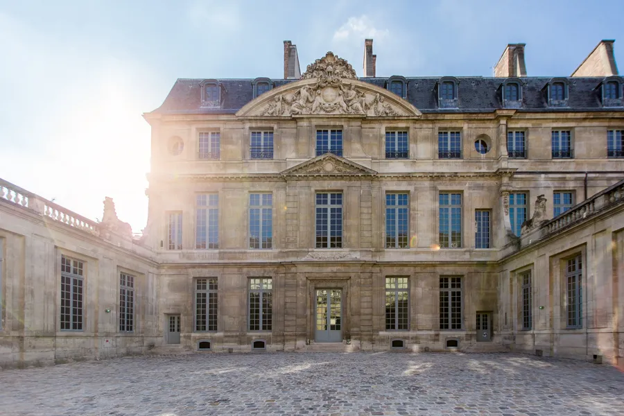 Jacquemus retorna ao Museu Picasso para novo desfile em Paris
