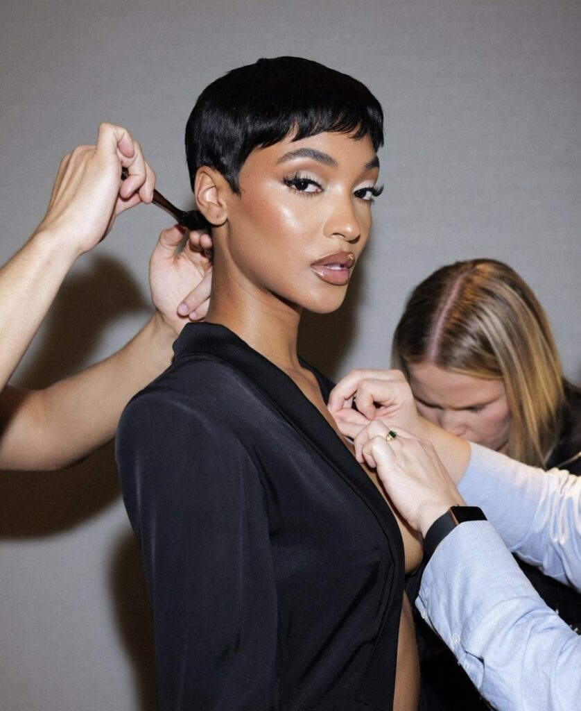 Micro bangs: a tendência segue em alta e redefine o estio da franja curta