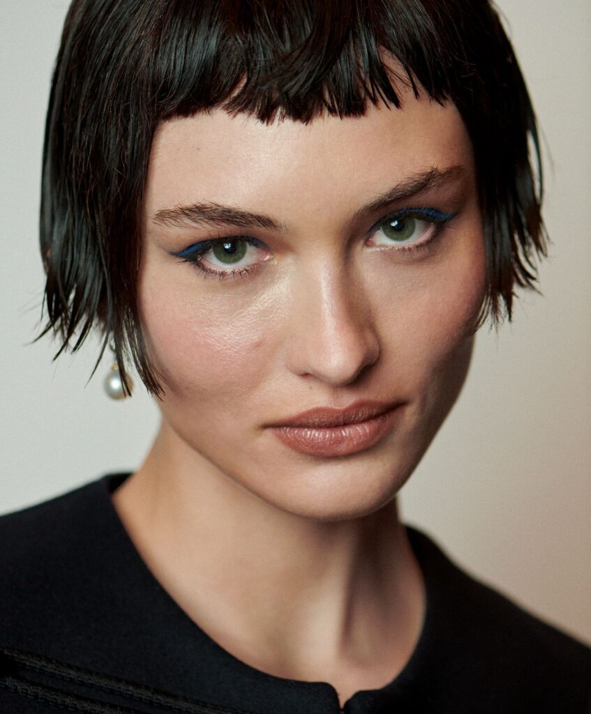 Micro bangs: a tendência segue em alta e redefine o estio da franja curta