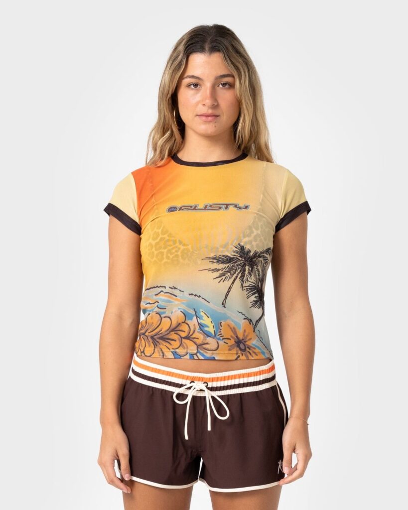 Tendência estampa surf Y2K está dominando a estética atual