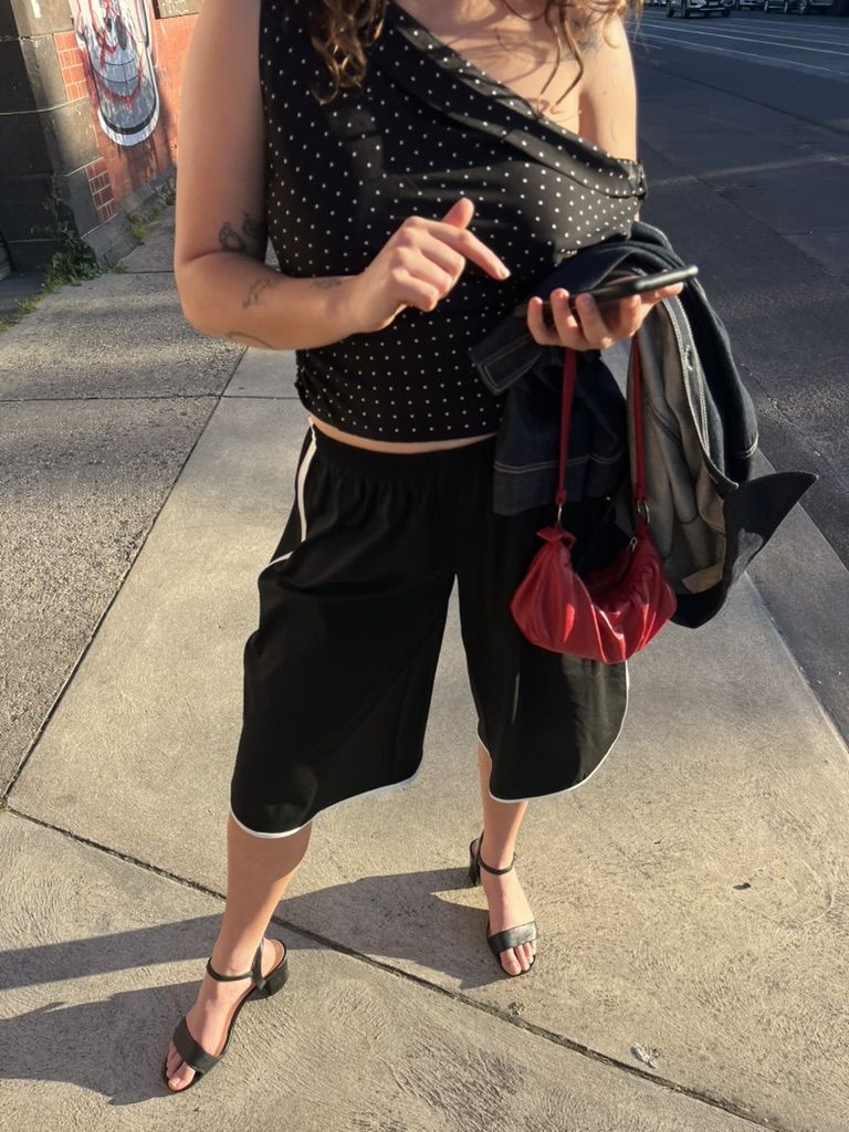Bermuda esportiva é tendência e redefine o street style atual