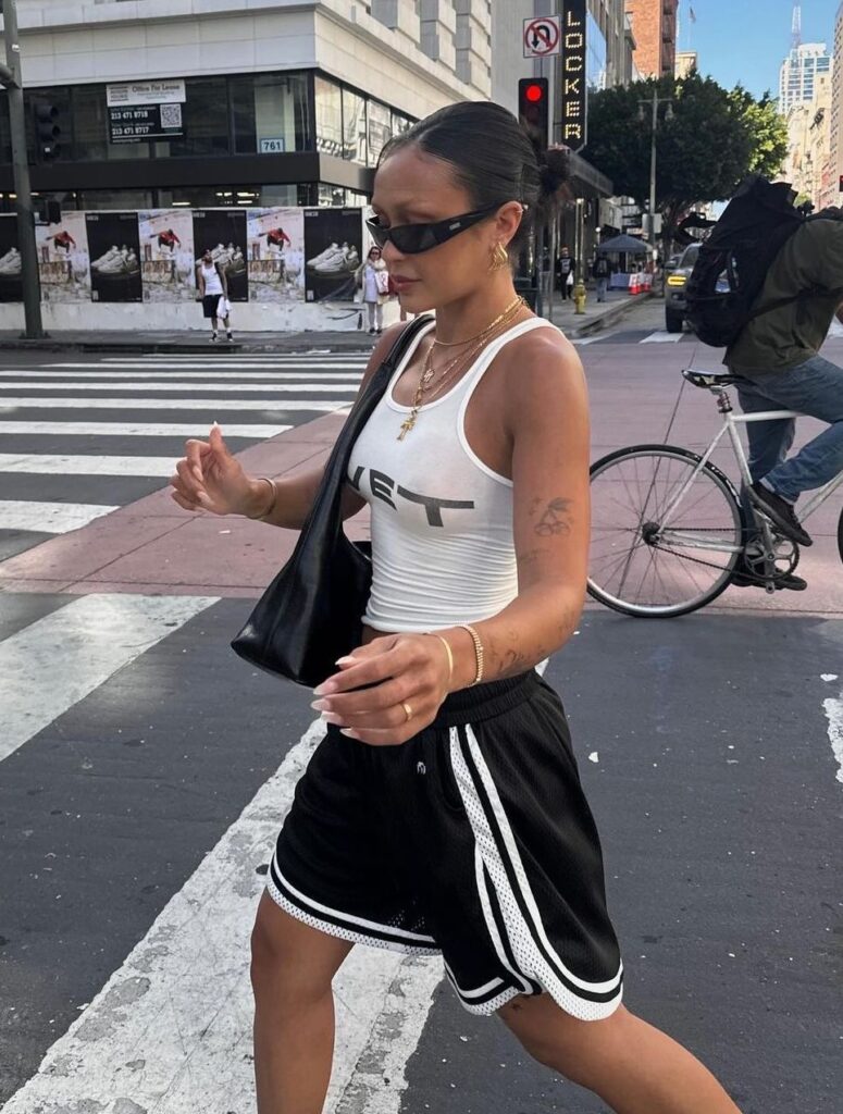 Bermuda esportiva é tendência e redefine o street style atual