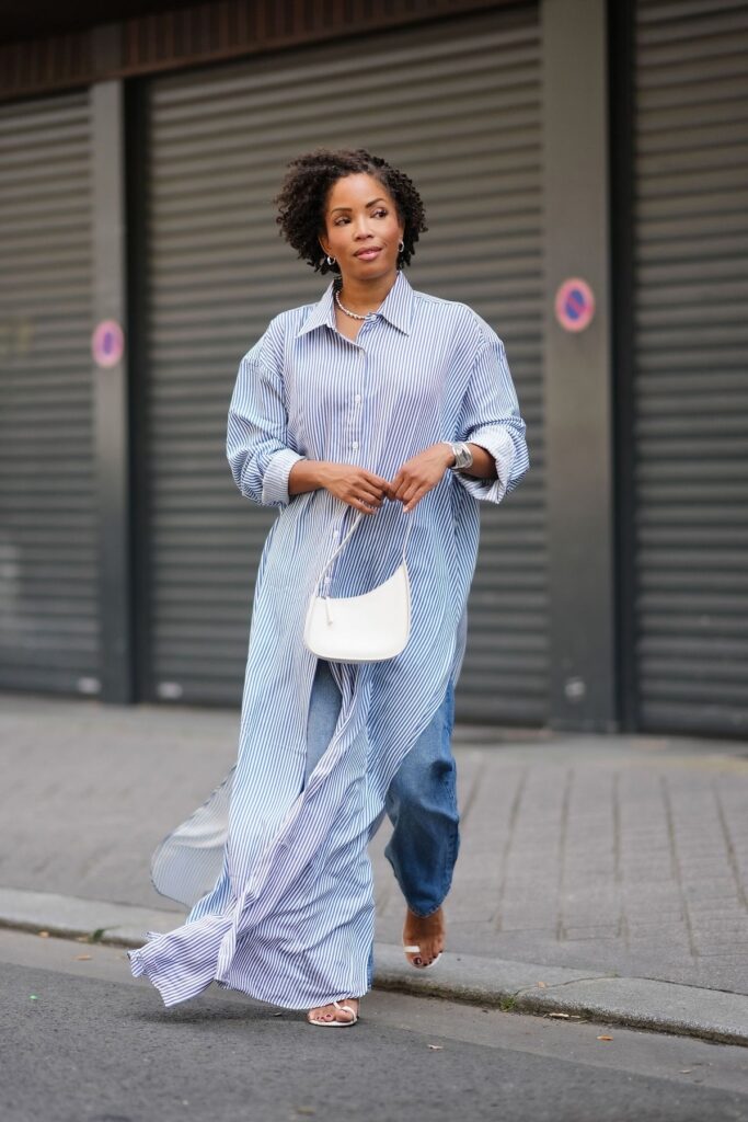 como usar chemise no dia a dia, o que é chemise, diferença entre camisa e chemise, em que ocasião usar chemise, significado de chemise, chemise como vestido, chemise no trabalho, chemise street style, chemise feminina tendência, look com chemise aberta, chemise com cinto, chemise listrada, chemise minimalista, chemise elegante, peça versátil moda