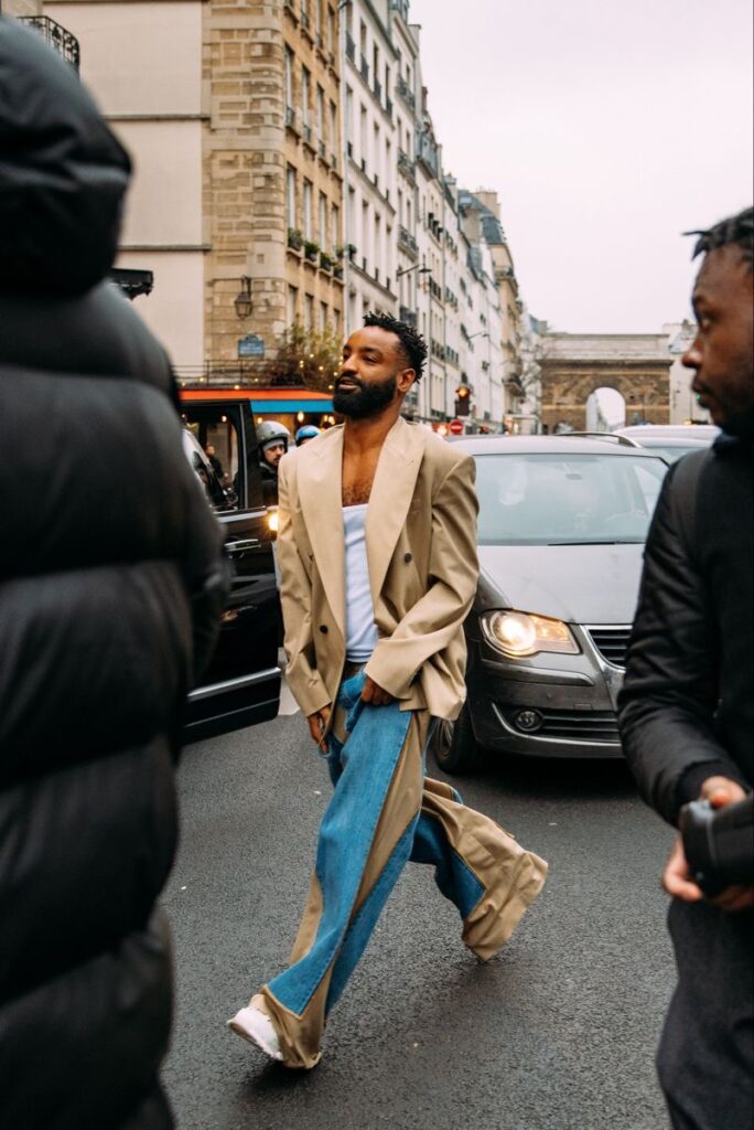 Como usar calça oversized: a tendência que tomou o street style