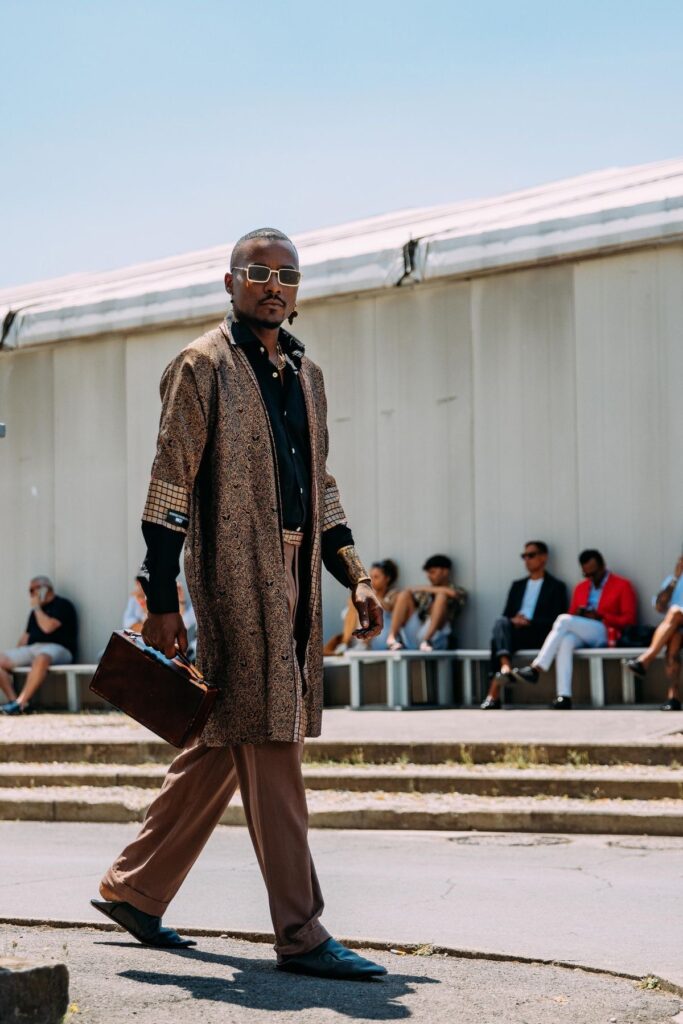 Handbags masculinas ganham destaque no street style masculino