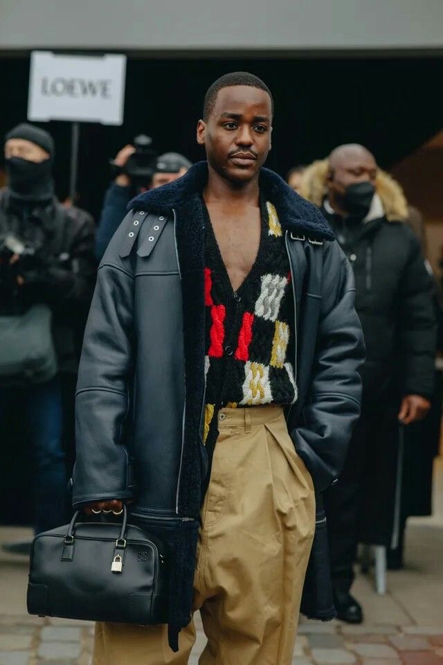 Handbags masculinas ganham destaque no street style masculino