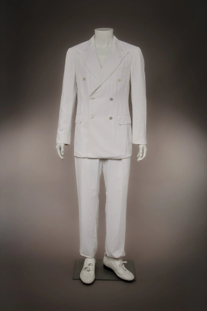 Guarda-roupa de Lee Alexander McQueen vai a leilão