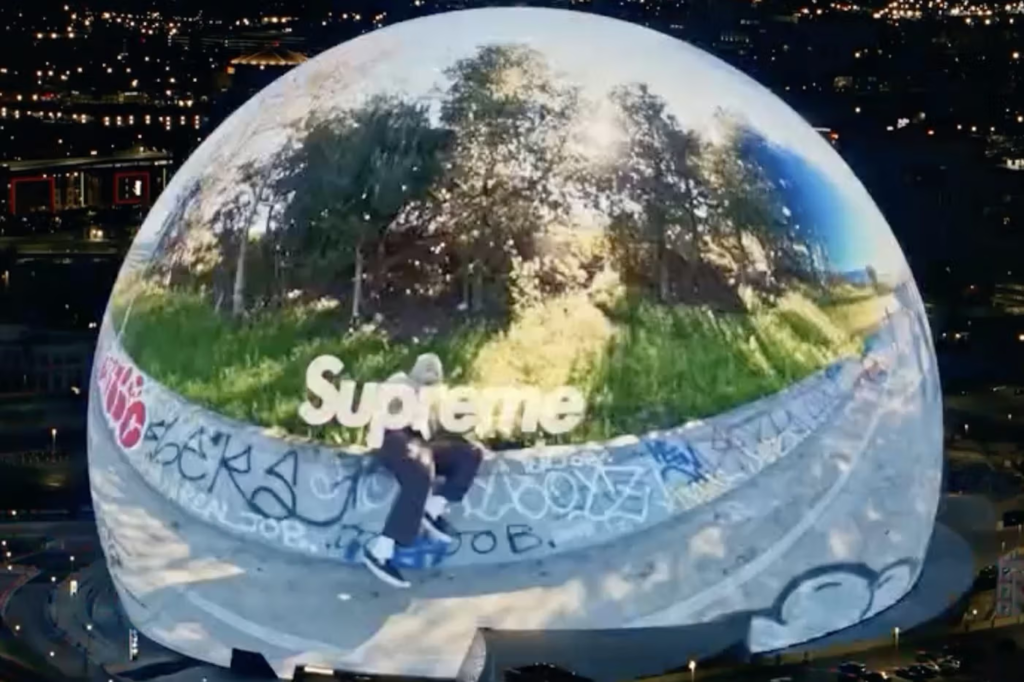 Supreme lança coleção SS26 com takeover na Las Vegas Sphere
