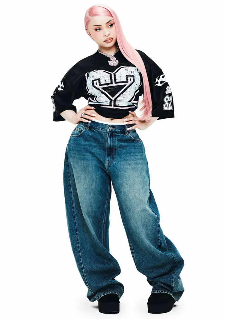 Nova campanha da H&M estreia com série global e reúne Ice Spice, Kai Schreiber e Elsesser