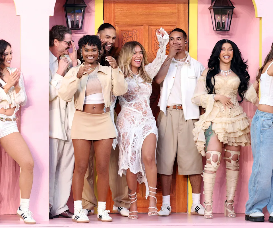 karol g, cardi b, jessica alba, pedro pascoal em bad bunny super bowl 2026