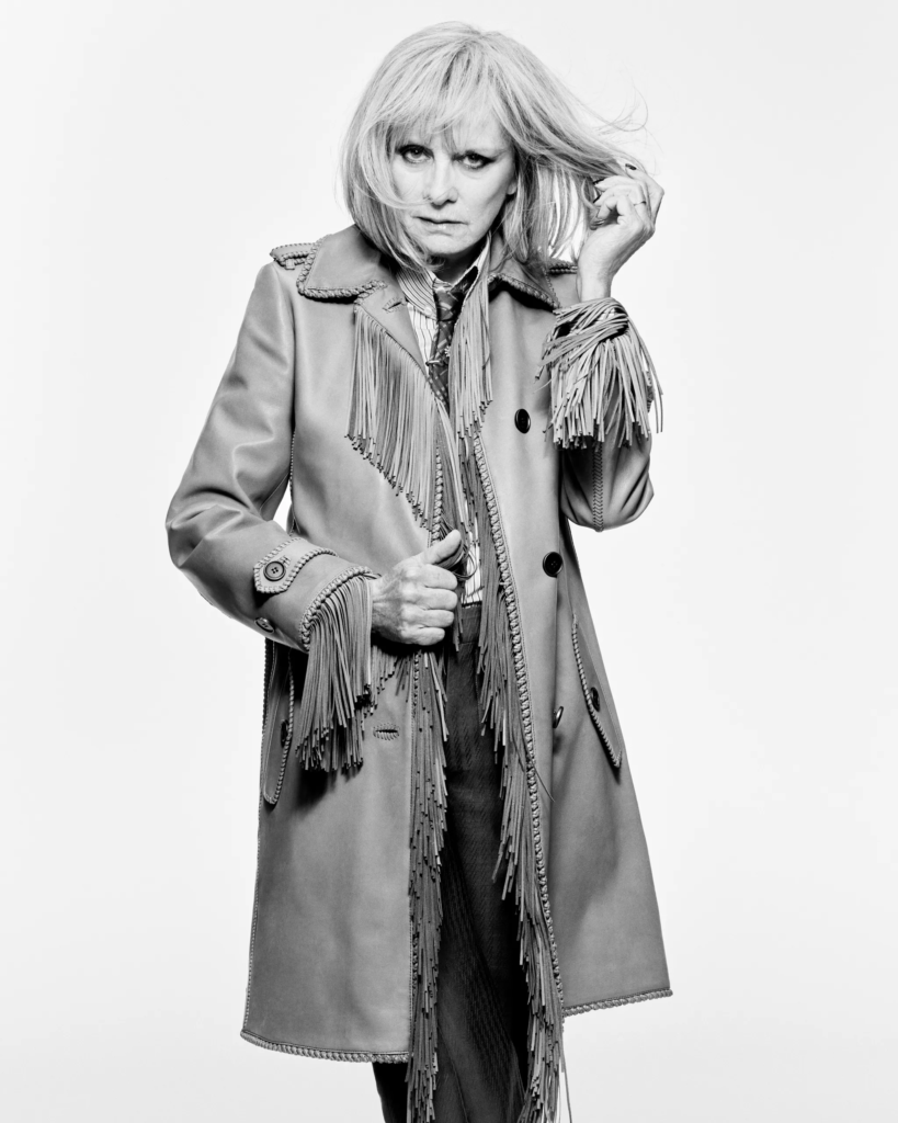Nova Campanha da Burberry traz Twiggy como estrela da coleção Verão 2026