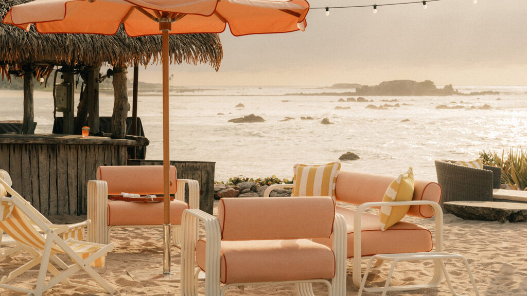 Cuevas Club de Playa transforma praia de Punta Mita