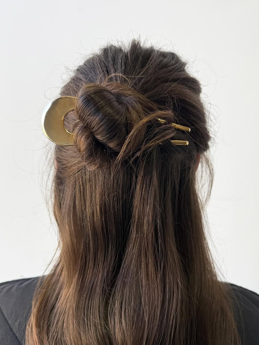 Acessórios de cabelo voltam como destaque no styling