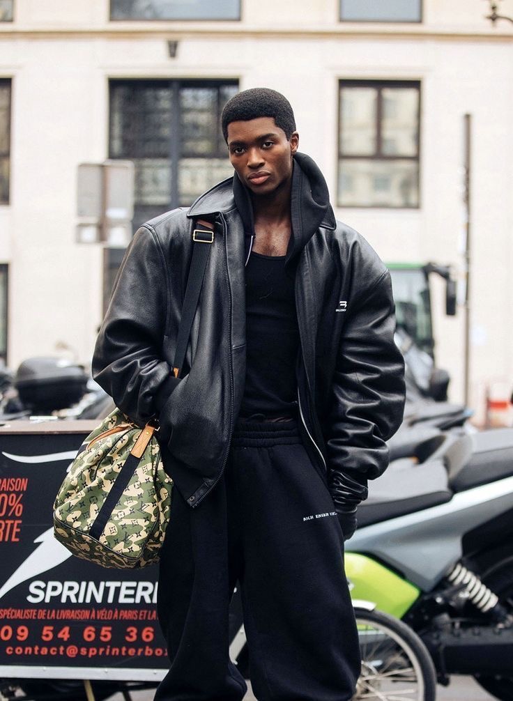Jaqueta bomber masculina volta como tendência do streetwear