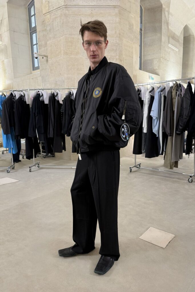 Jaqueta bomber masculina volta como tendência do streetwear