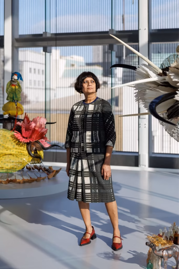Rina Banerjee transforma exposição da Louis Vuitton em Tóquio