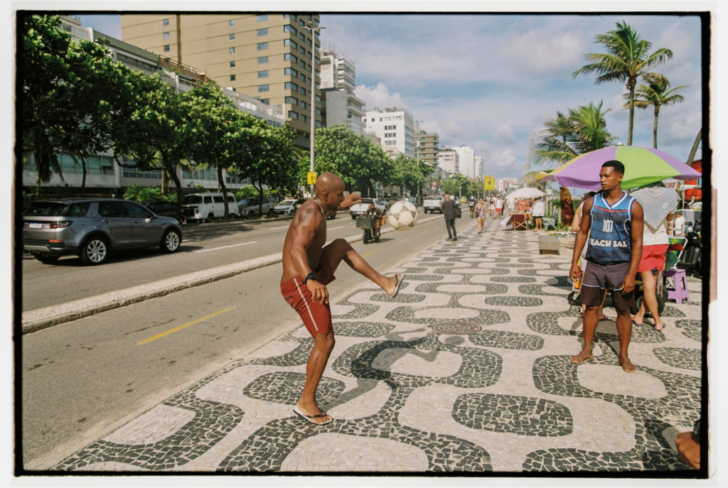 Tradi Havaianas ganha nova versão e campanha como ícone da moda brasileira
