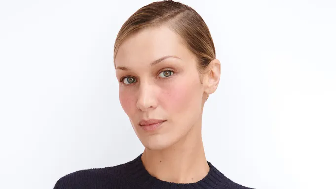 Bella Hadid é nova embaixadora global da Prada Beauty