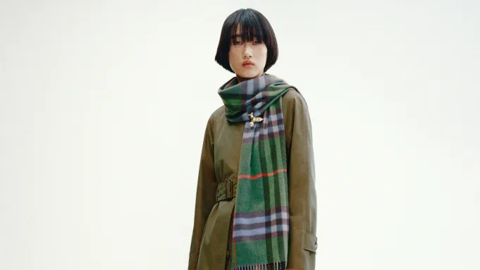Burberry lança coleção inspirada na Rainha Elizabeth II